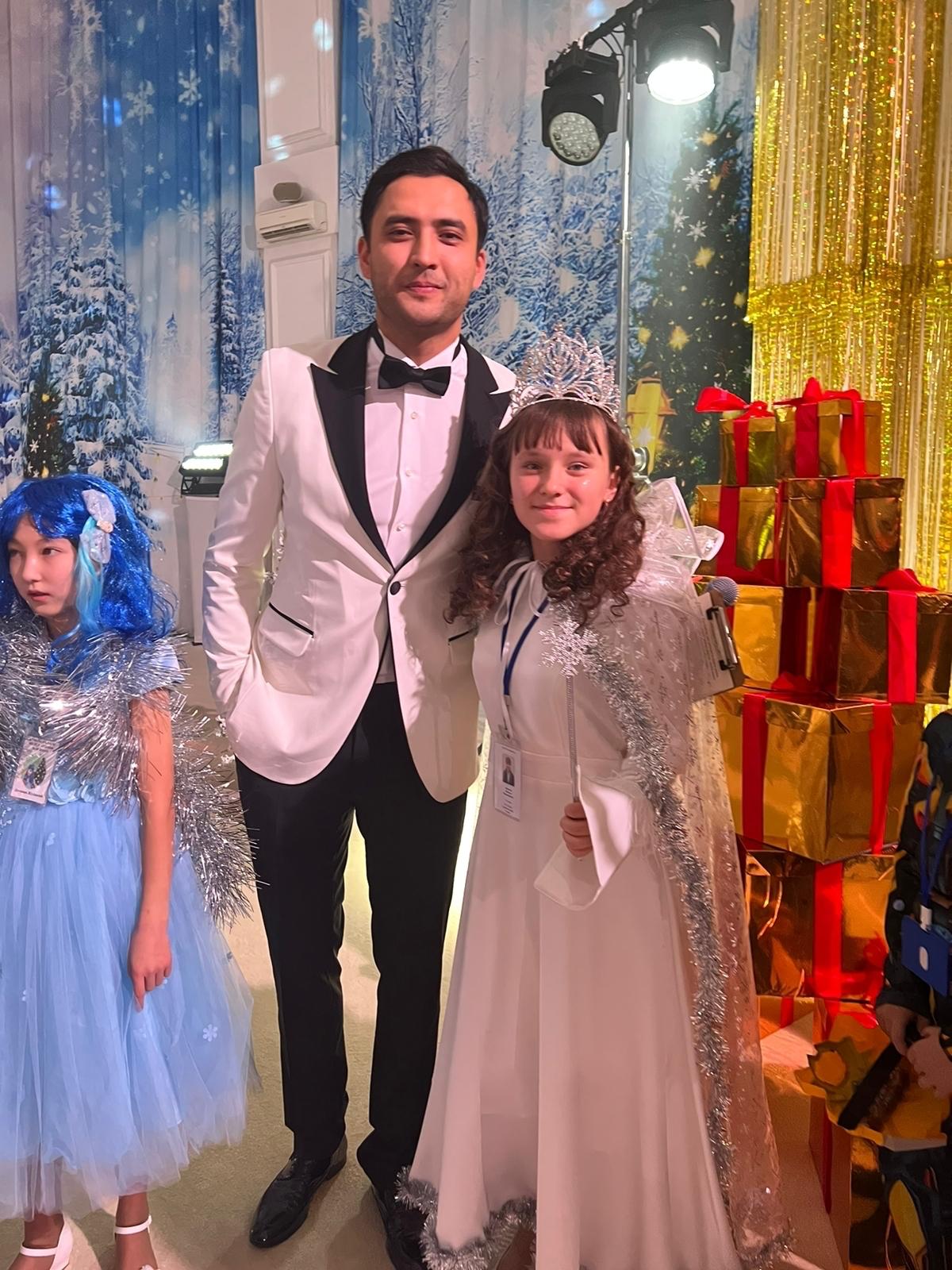 7 " А " сынып оқушысы Абрамова Надежда Тәуекел Муслиммен / Ученица 7 " А " класса Абрамова Надежда с Тауекел Муслимом