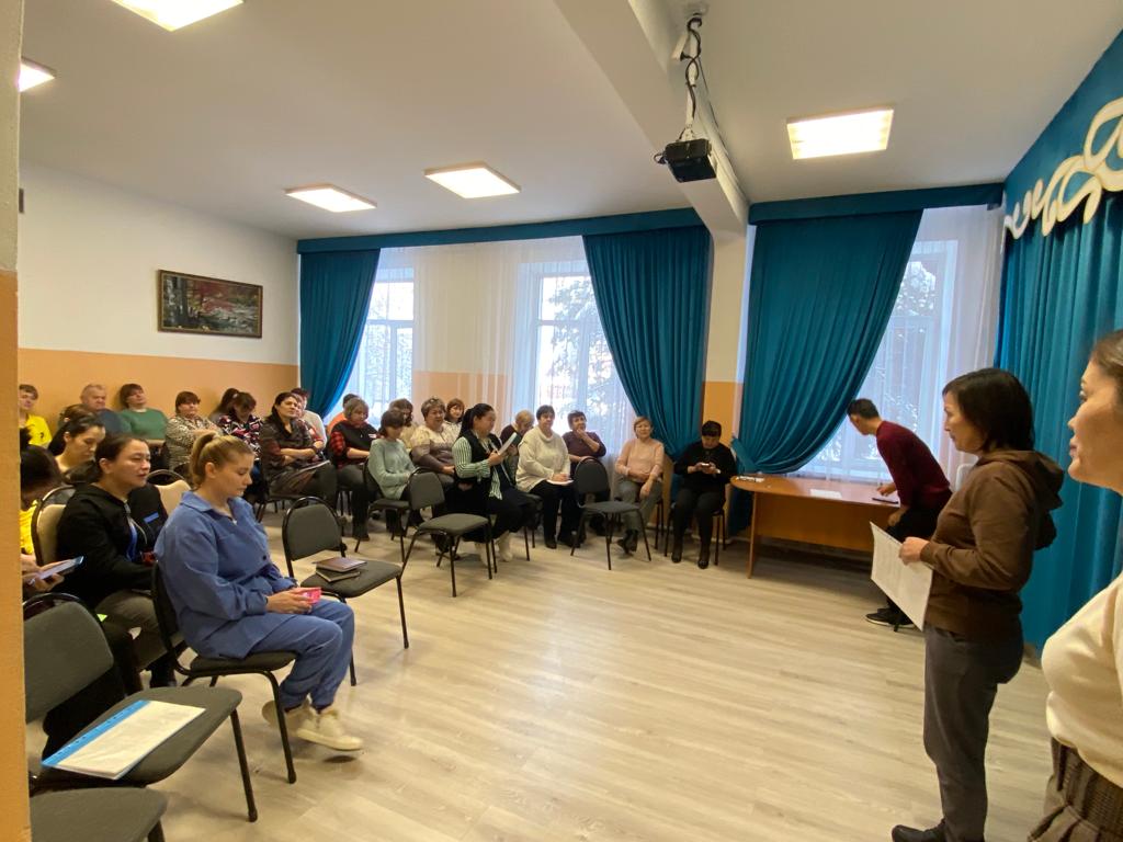 Мектептегі кәсіподақ ұйымының жиналысы. Собрание школьного профсоюза.