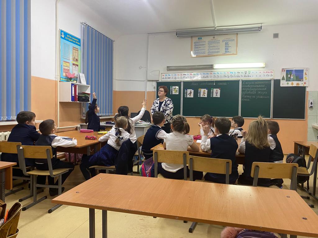 1 "А", 2 "А", 5 "А", 6 "В" сыныптарында әртүрлі тақырыптарда сынып сағаттары өткізілді. В 1"А", 2 "А", 5 "А", 6 "В" классах проводились классные часы на разные темы