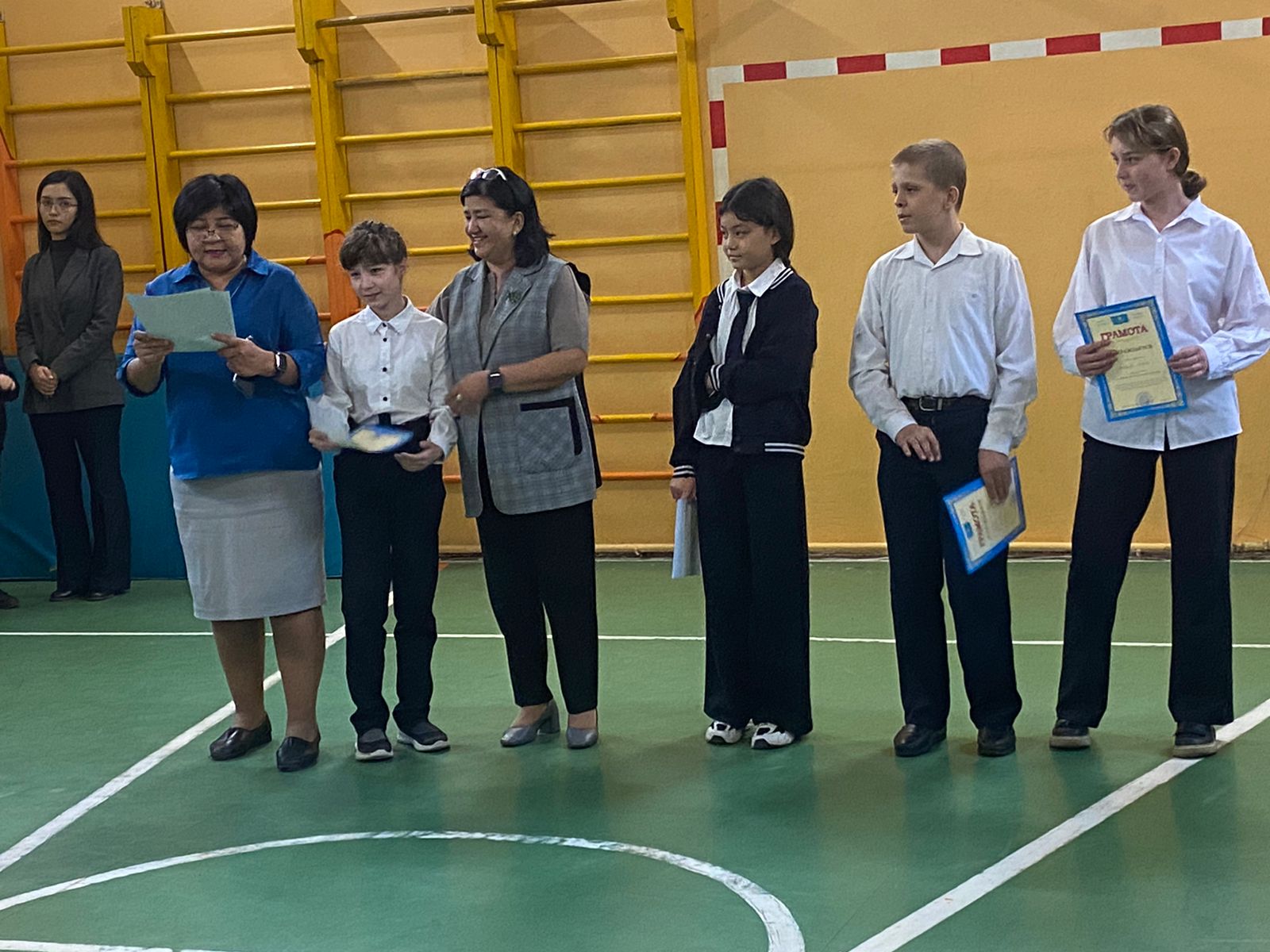 Апталық лездеме / Еженедельная линейка