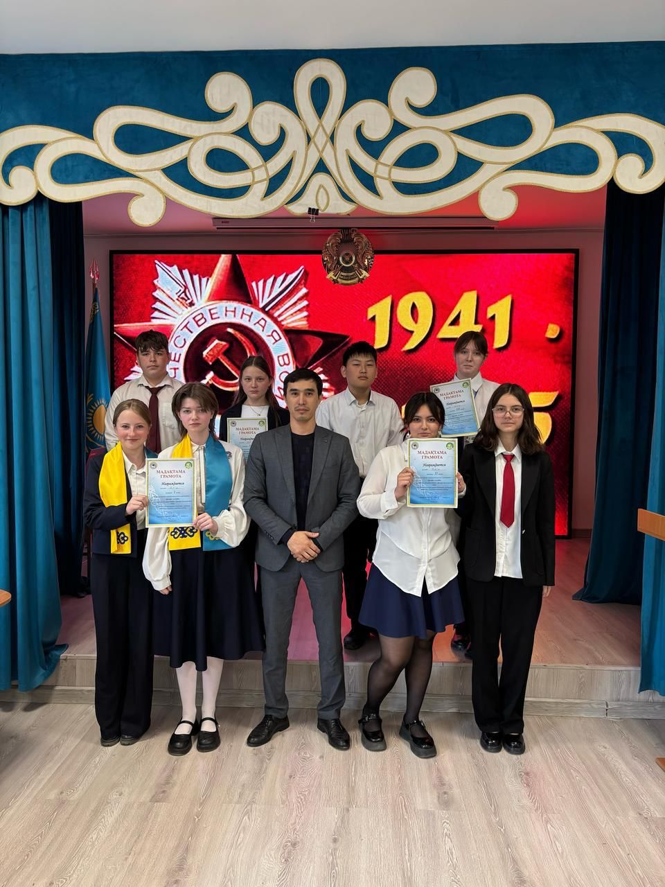 Пікірсайыс / Дебаты