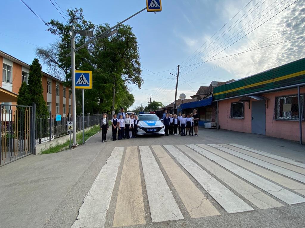 Қауіпсіз маршрут: жолда сақ бол! / Безопасный маршрут: внимание на дорогу!