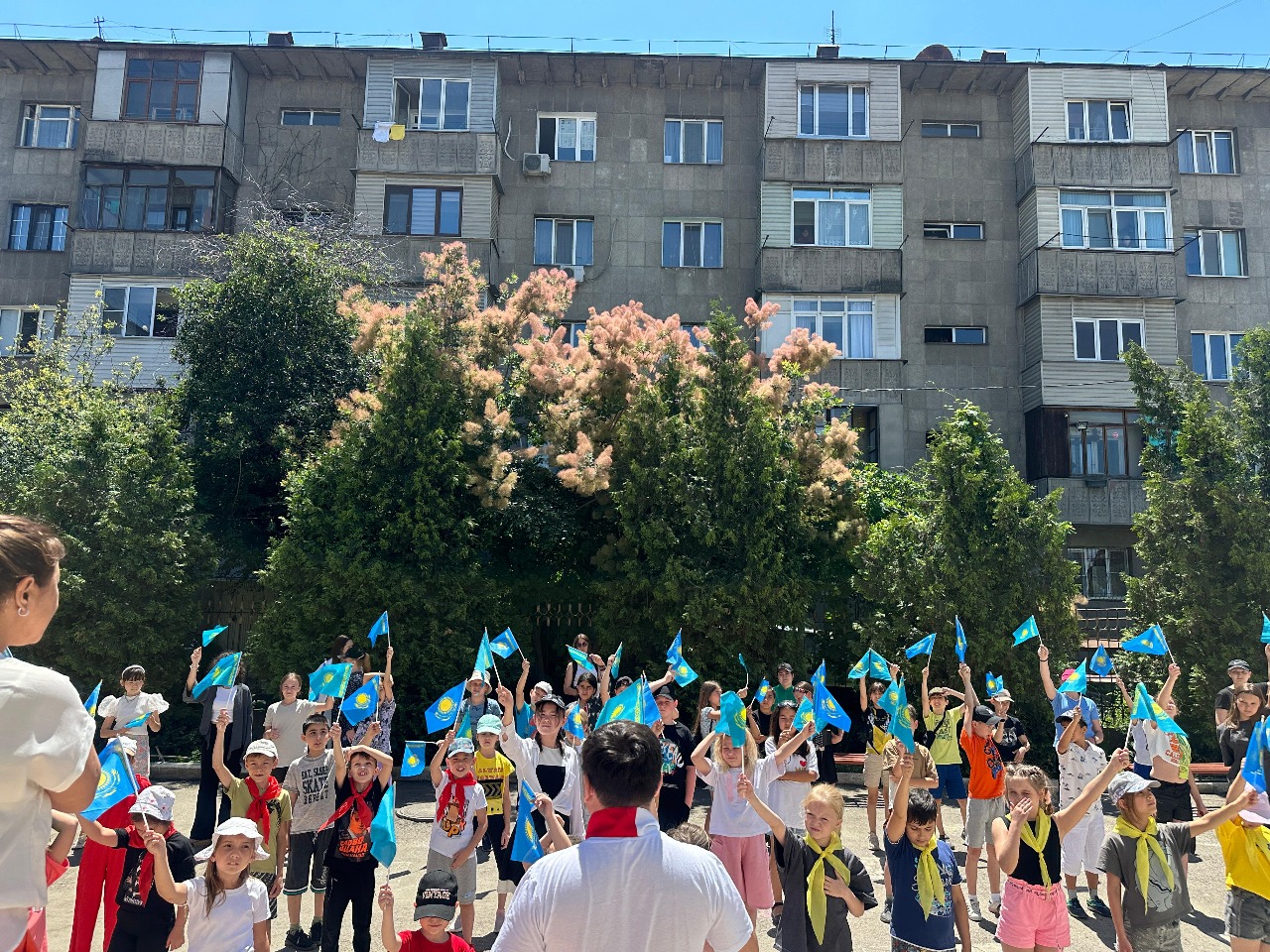 Ел рәміздеріне құрмет - елге деген сүйіспеншілік! / Уважение к государственным символам - любовь к Родине