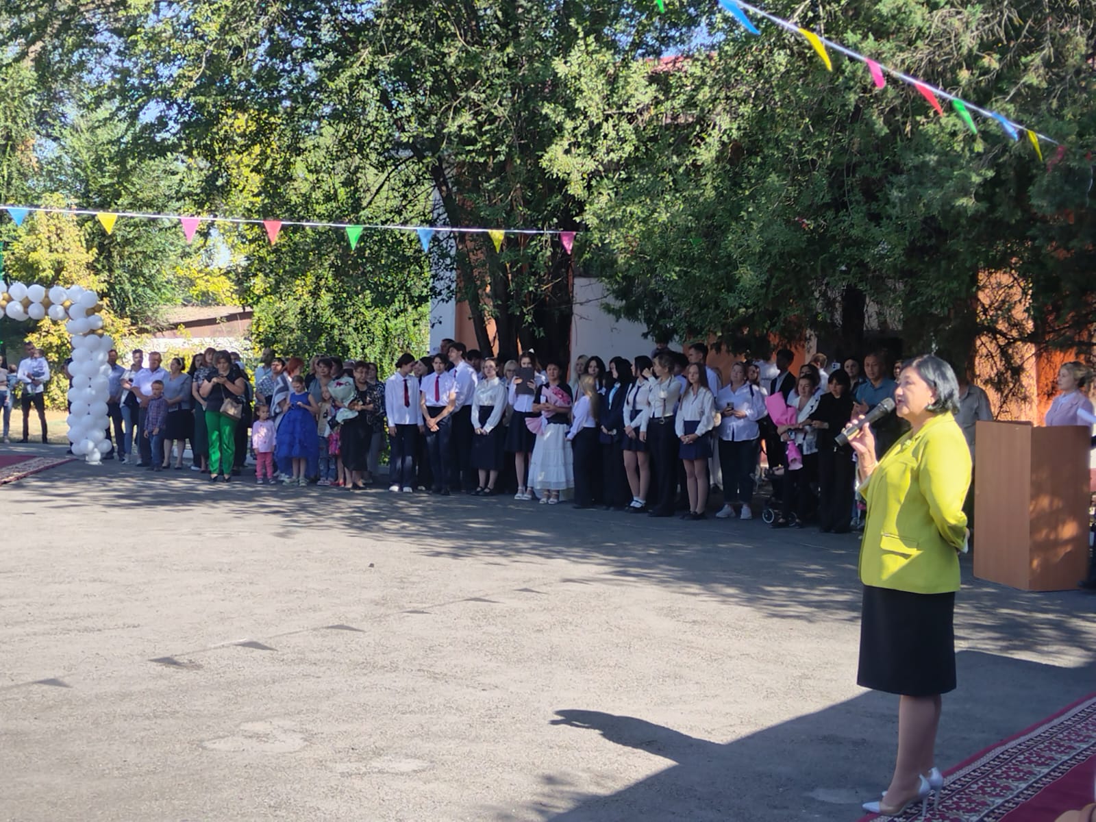 «Мектебім – мейірім мекені» атты Білім күніне арналған салтанатты жиын. Торжественная линейка, посвящённая Дню знаний «Моя школа – очаг добра».