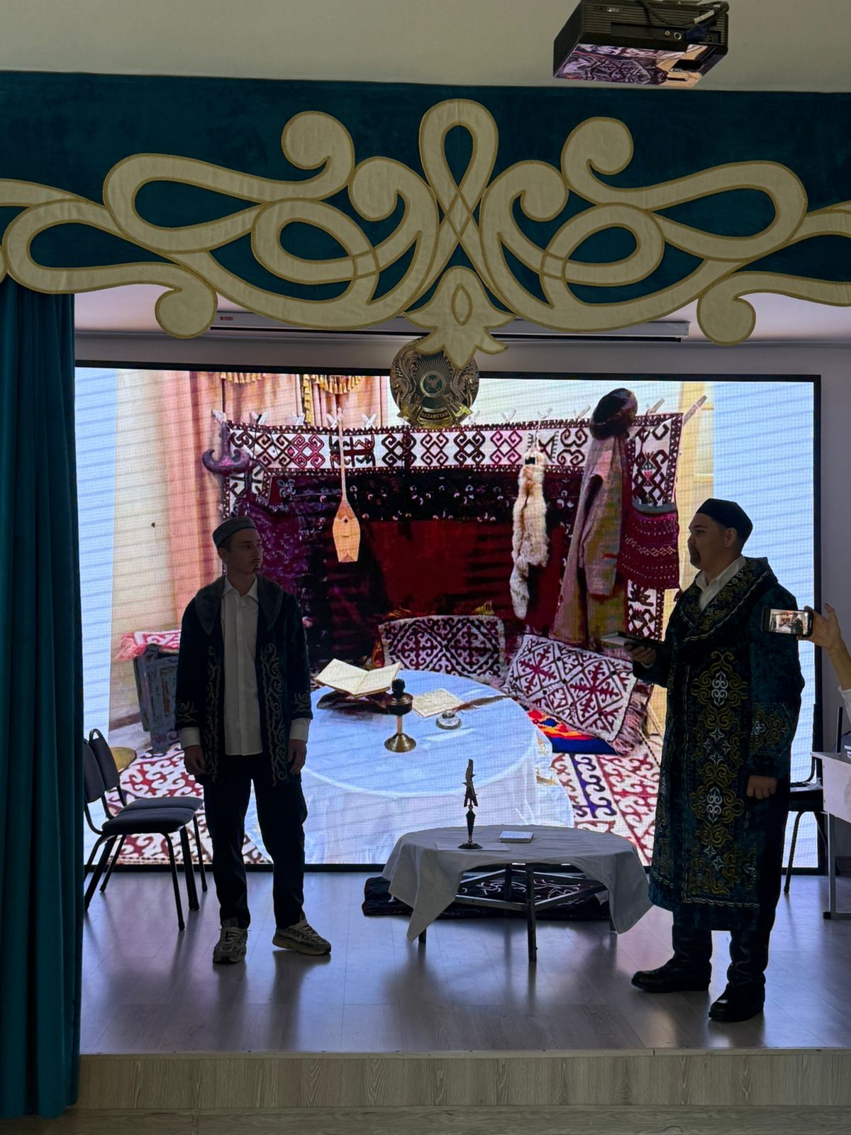 Абайдың 180 жылдығына  арналған сахналық қойылым