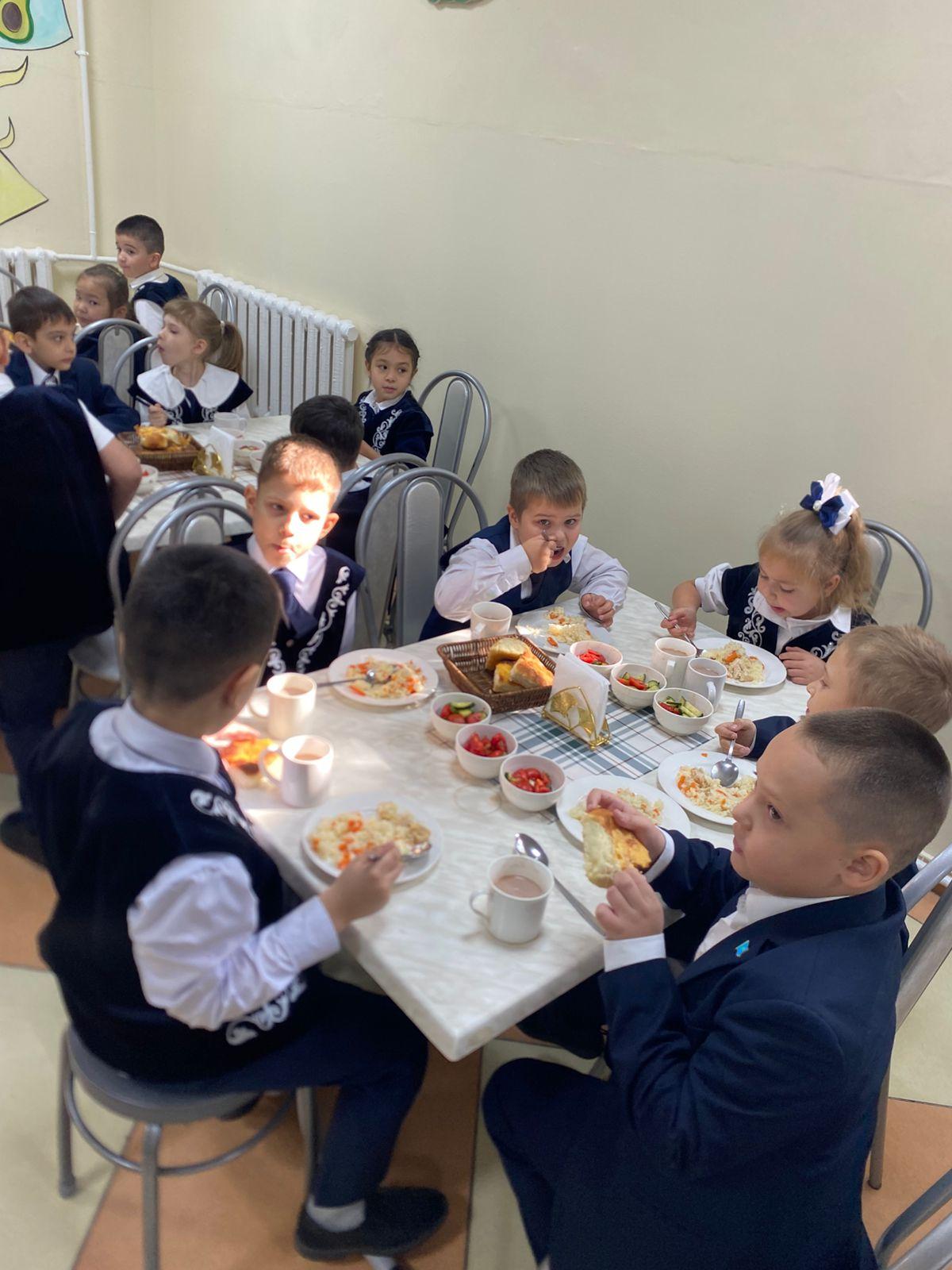 Асхананың суреттері/Фотографии столовой