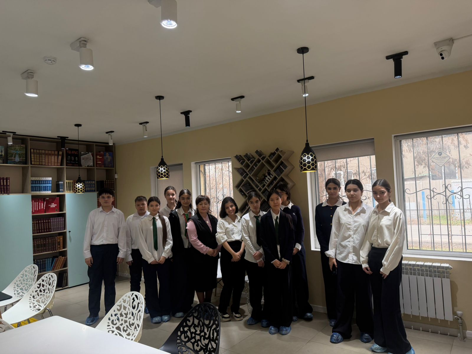 Кітапханаға саяхат/ Экскурсия в библиотеку