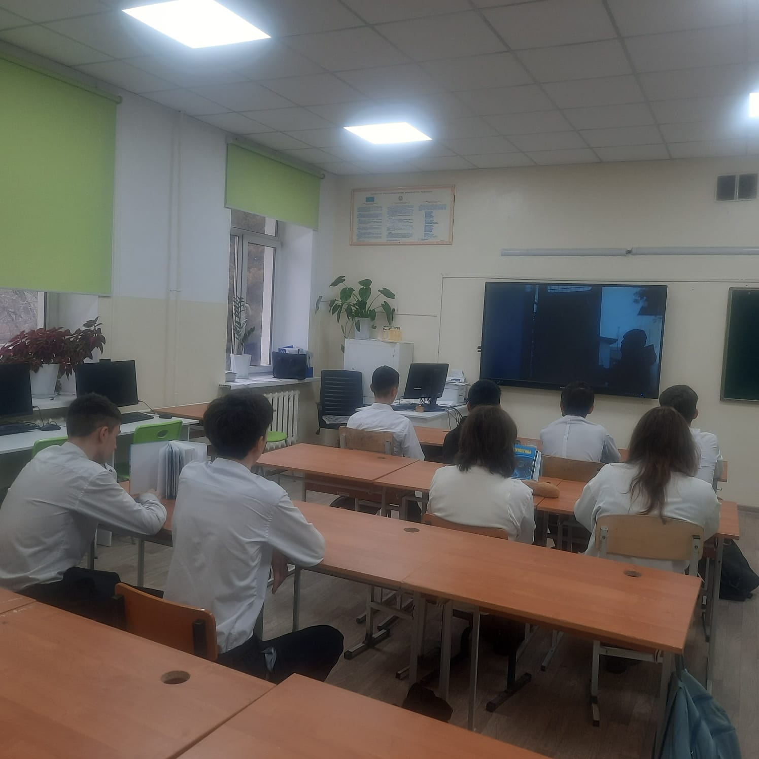 №11 ЖББМ ақпан айының 11 күні "Заң және тәртіп" қағидаты аясында 9-11 сынып оқушыларына қысқаметражды фильдер көрсетілді.