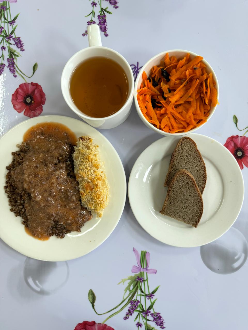 Меню: Тауық таяқшалары.Гарнир: қарақұмық.Куриные палочки.Гарнир: гречка рассыпчатая