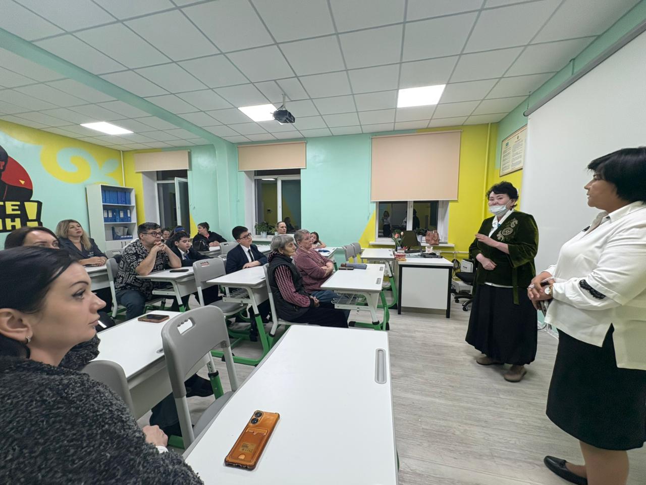 Ата-аналар жиналысы / Родительское собрание